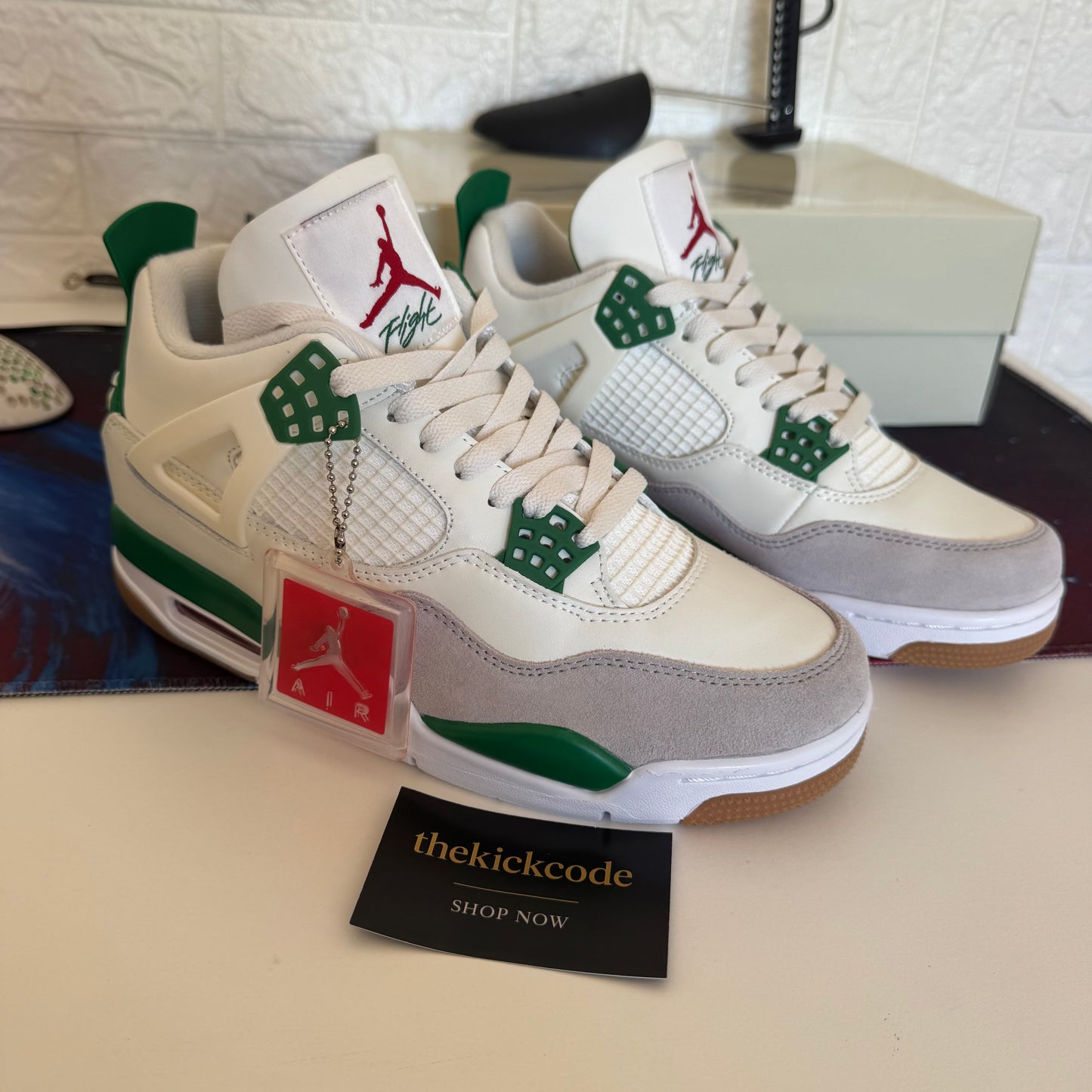 Jordan 4 Retro Nike SB "Pine Green"